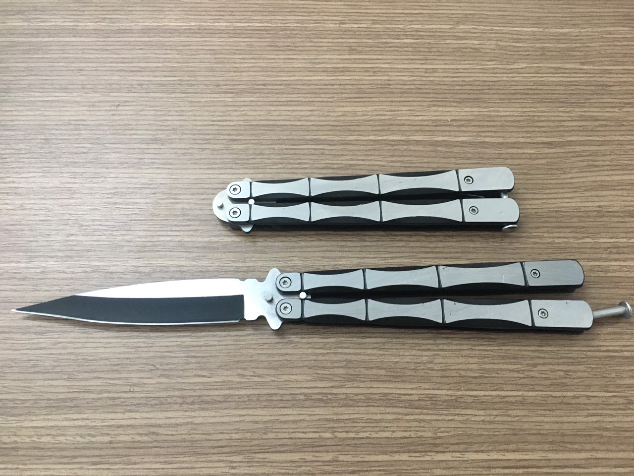 Dao Bướm Benchmade Trúc Nhọn Cao Cấp